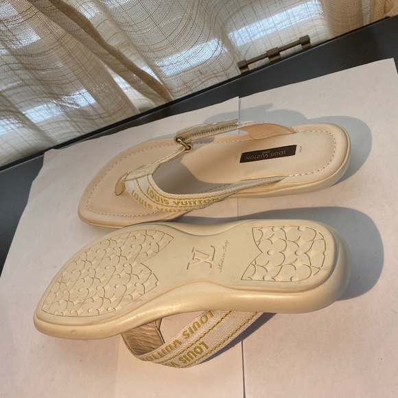 Louis Vuitton off white pat leather thong sandals flats  canvas - Picture 7 of 9